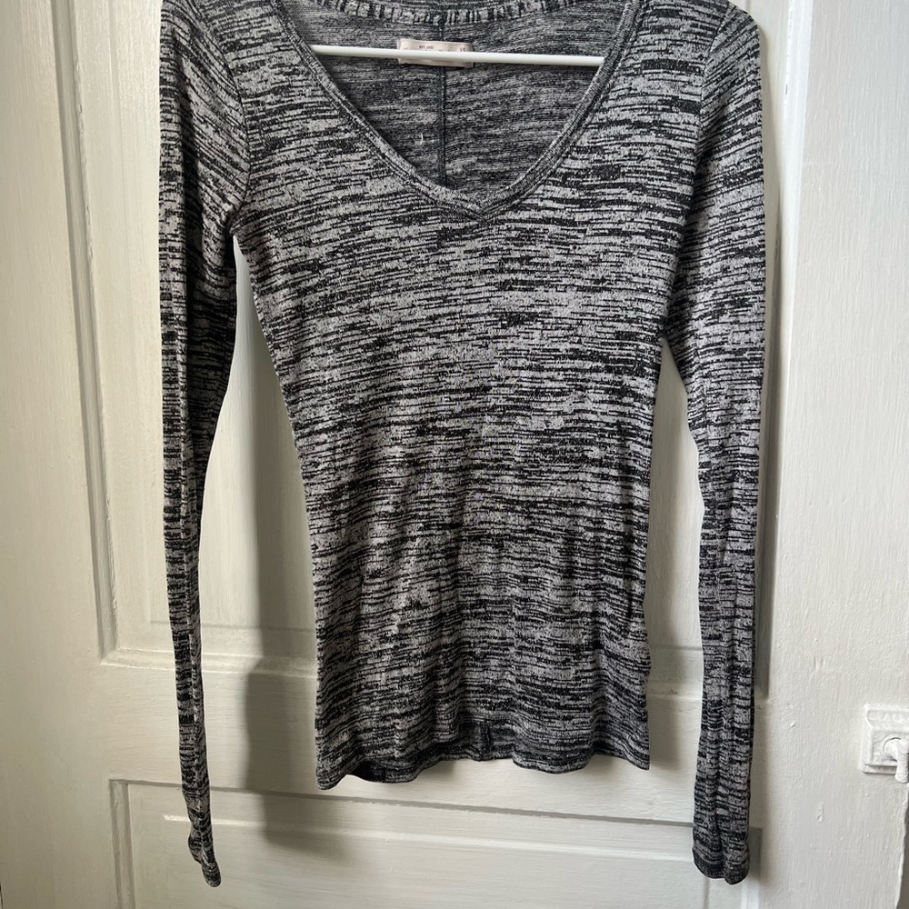 Gray V-Neck Long Sleeve Top